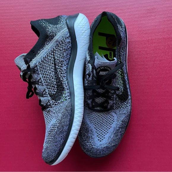 Nike Free Run Flyknit Oreo Sz 10 Black/White Shoes 942838-101** - Picture 3 of 6